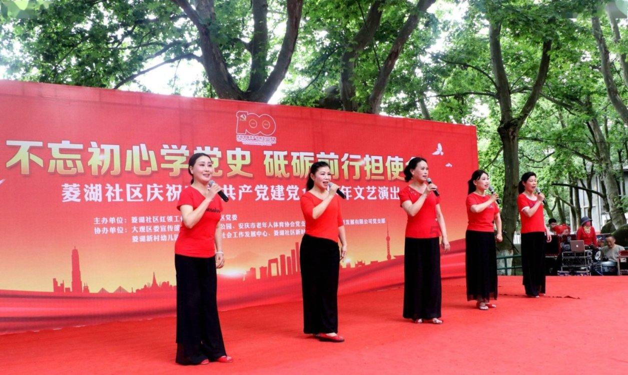 侯耀华77岁寿诞惹争议,爱徒何云伟没有参加,女徒弟安娜金也缺席